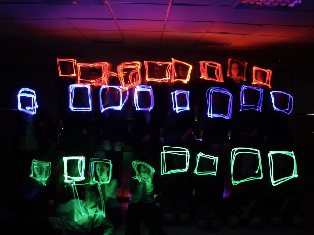 In workshops run by Tine Bech, school children create beautiful light drawings.